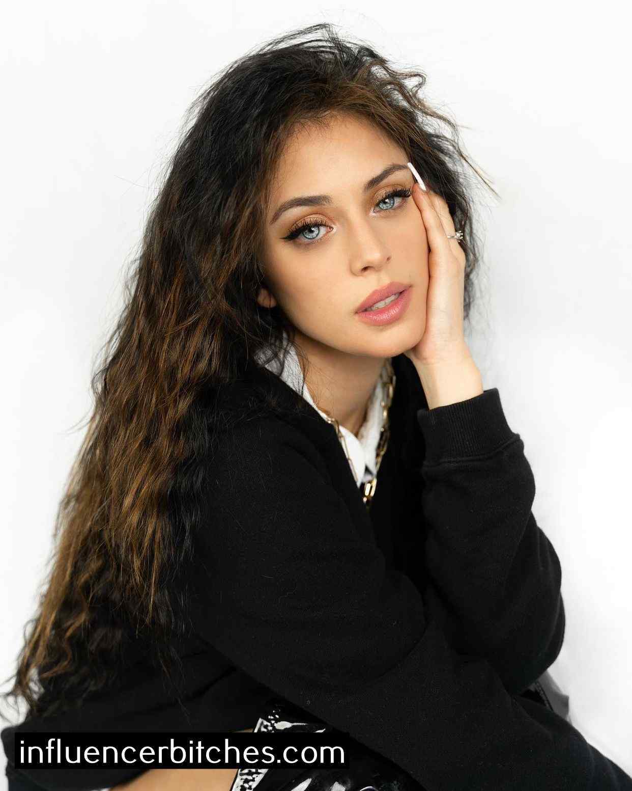 Camilla Araujo - Image #420